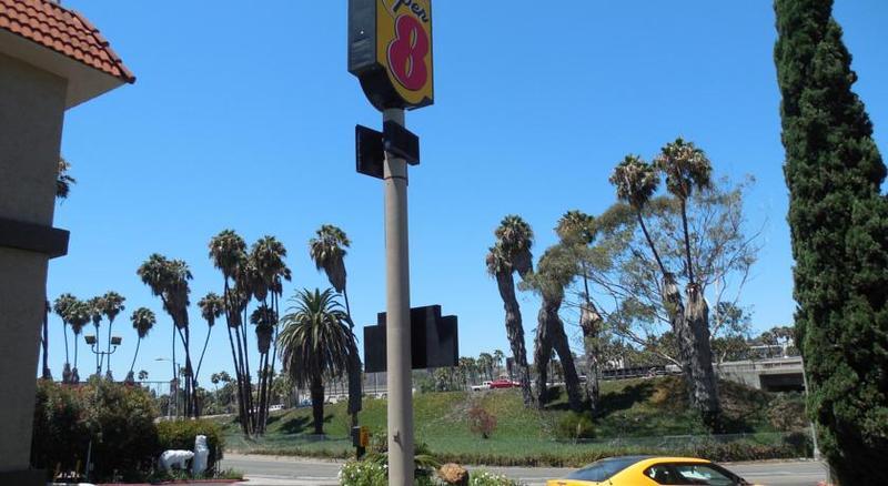 Super 8 By Wyndham San Diego Hotel Circle Exterior foto
